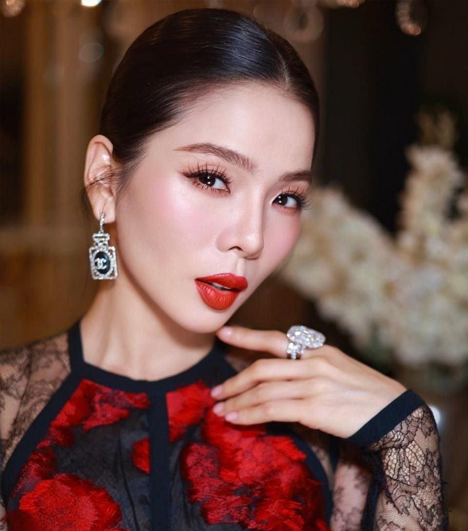 Ca sĩ Lệ Quyên